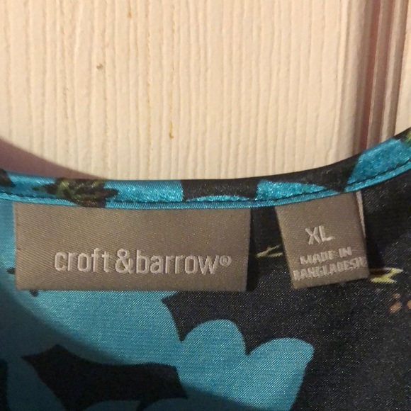 Satin sleeveless scoop neck camisole

SOLD - Picture 2 of 4